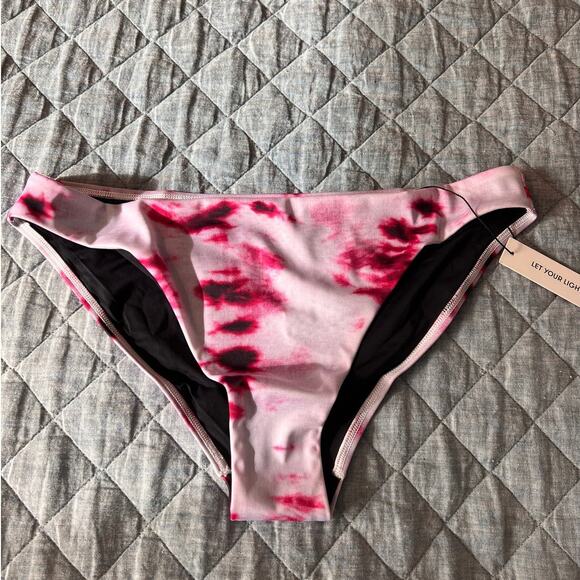 Terez Raspberry Tie Dye Bikini Bottoms Sz Large NWT Pink/White - Picture 2 of 7